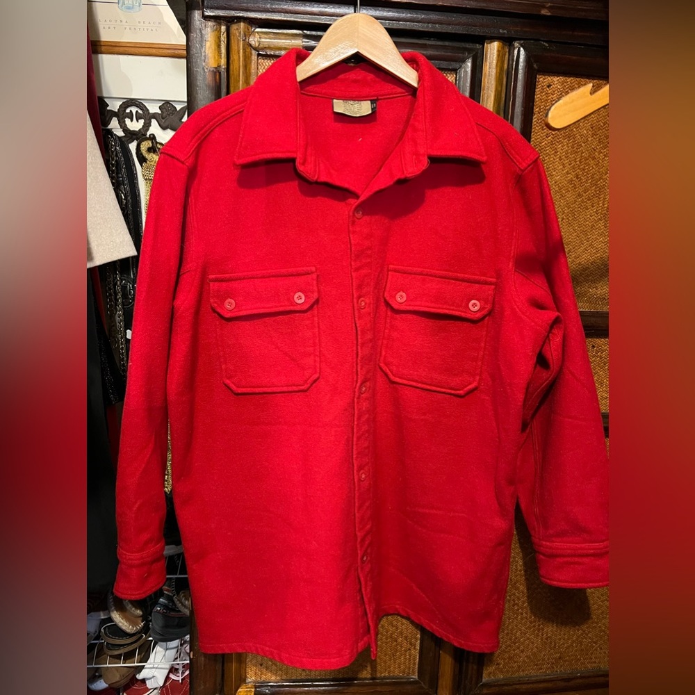 Wool/flannel men’s long sleeve red button up